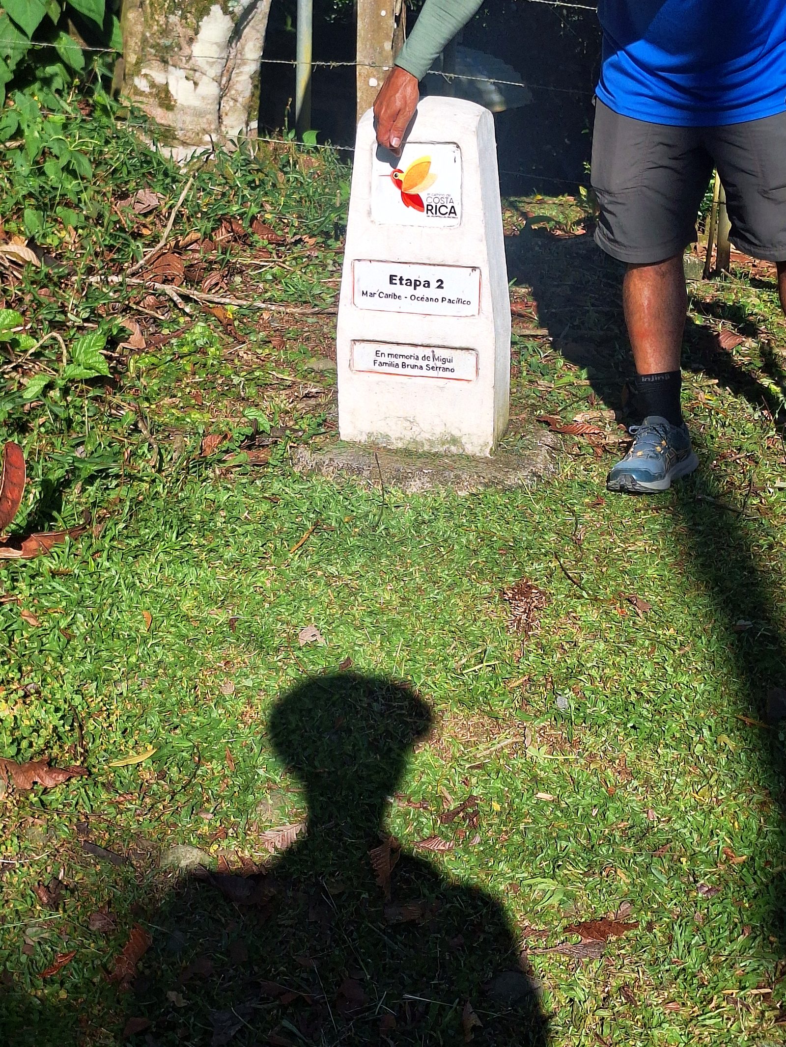 A trail marker on the way to Brisas Pacuarito, Day 3