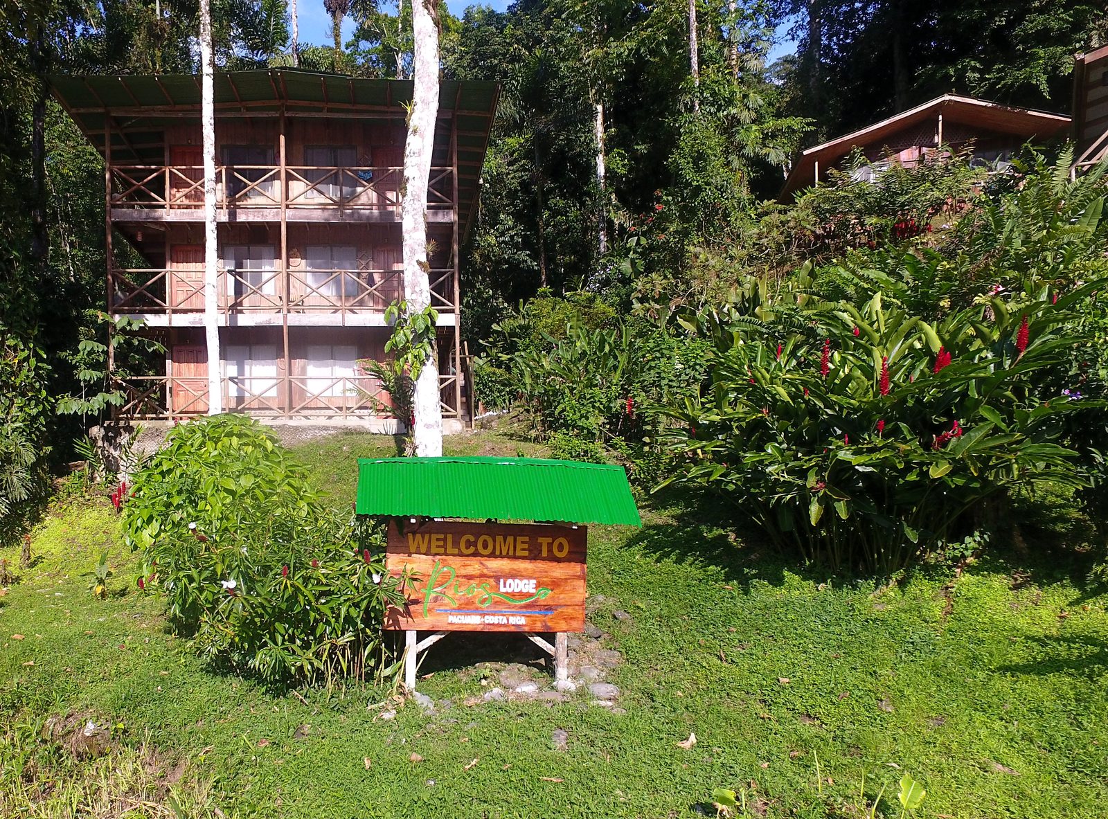 The jungle lodge on the Pacuare River, where you spend the rest day