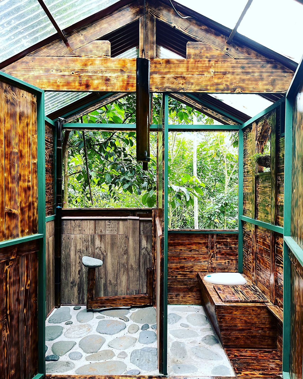 Open-air bathroom with green frames
